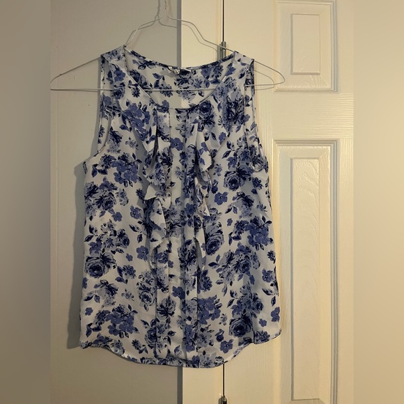Elle Tops - Light weight and flowery